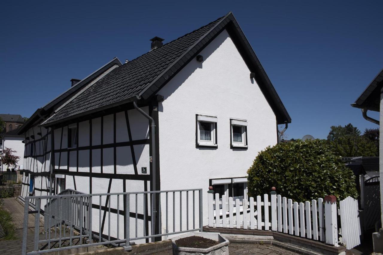 Rosige Zeiten, Ferien Im Fachwerkhaus Mechernich Exterior photo